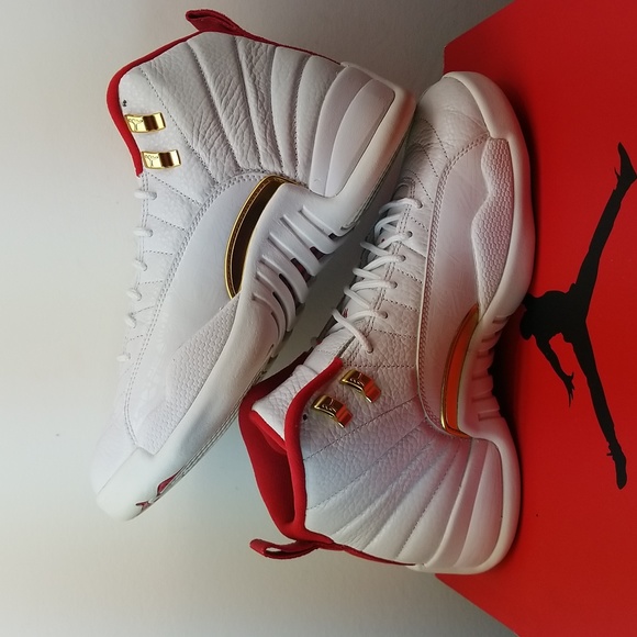 PER-OWNED NO OG BOX!!! Air Jordan 12 Retro \